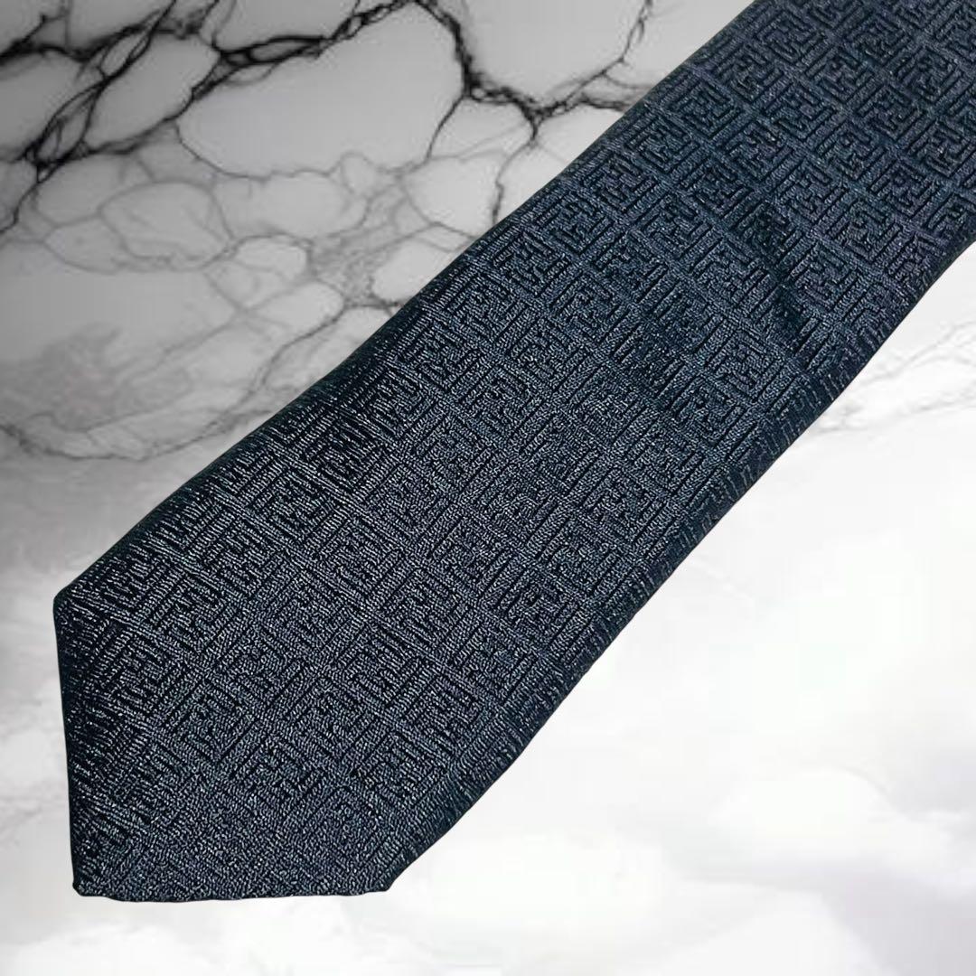 Cravates Fendi