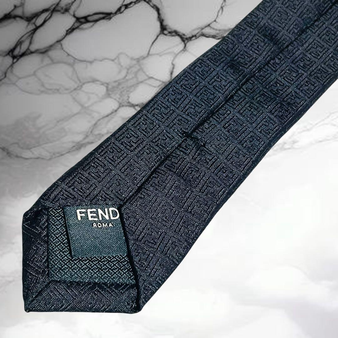 Cravates Fendi