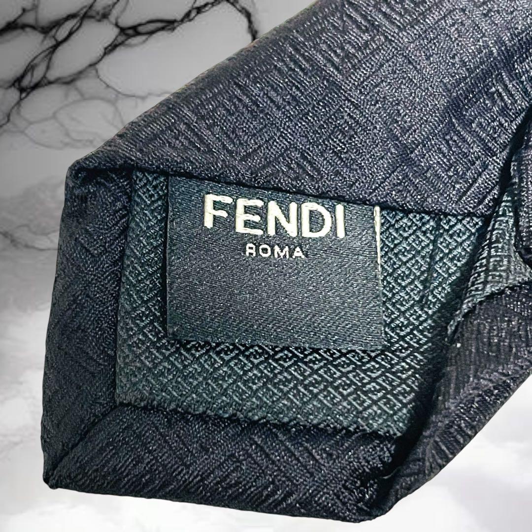 Cravates Fendi