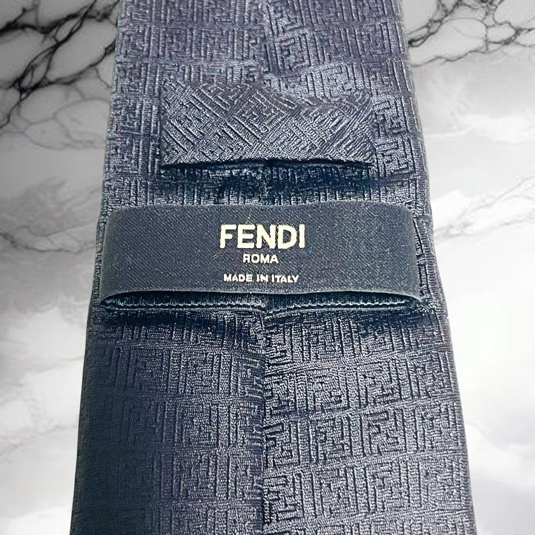 Cravates Fendi