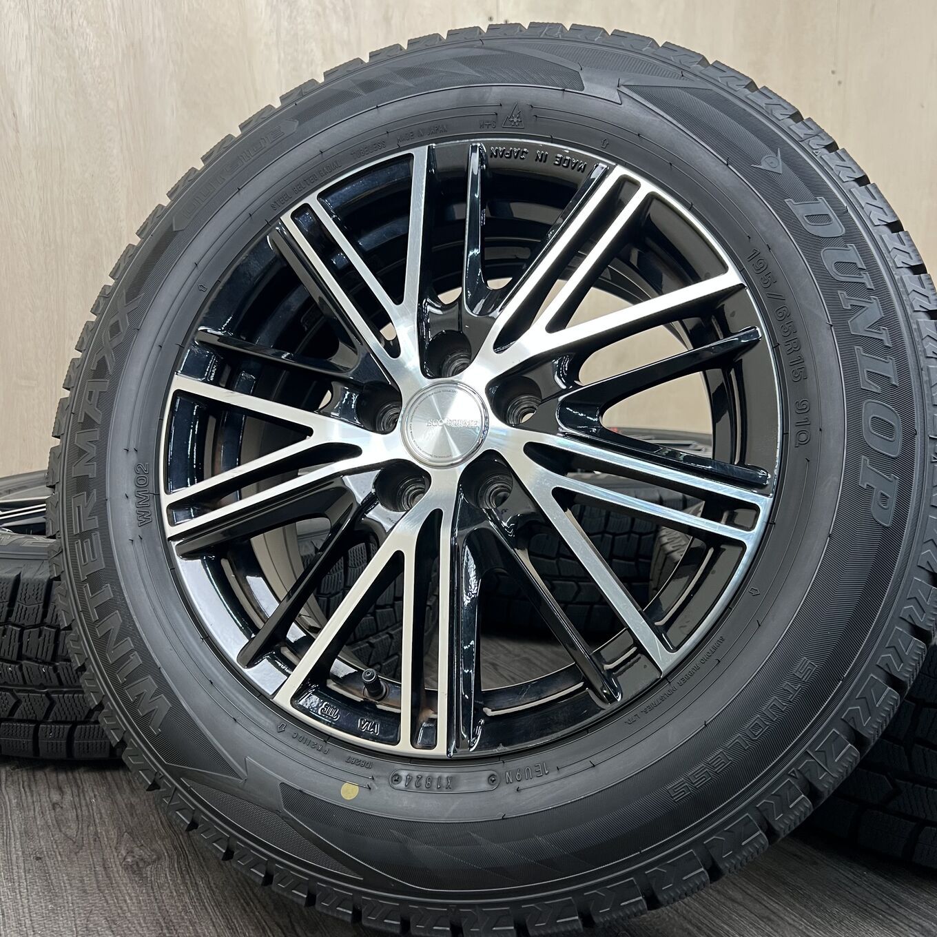 Bridgestone 15 Inches Dunlop 195/65R15 #189S40426