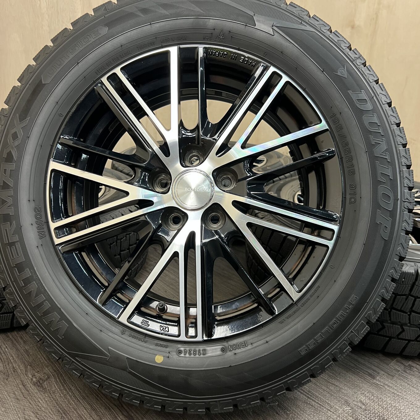 Bridgestone 15 Inches Dunlop 195/65R15 #189S40426