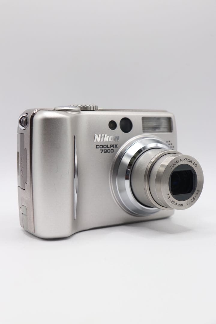 Nikon Compact Digital Camera Coolpix 7900