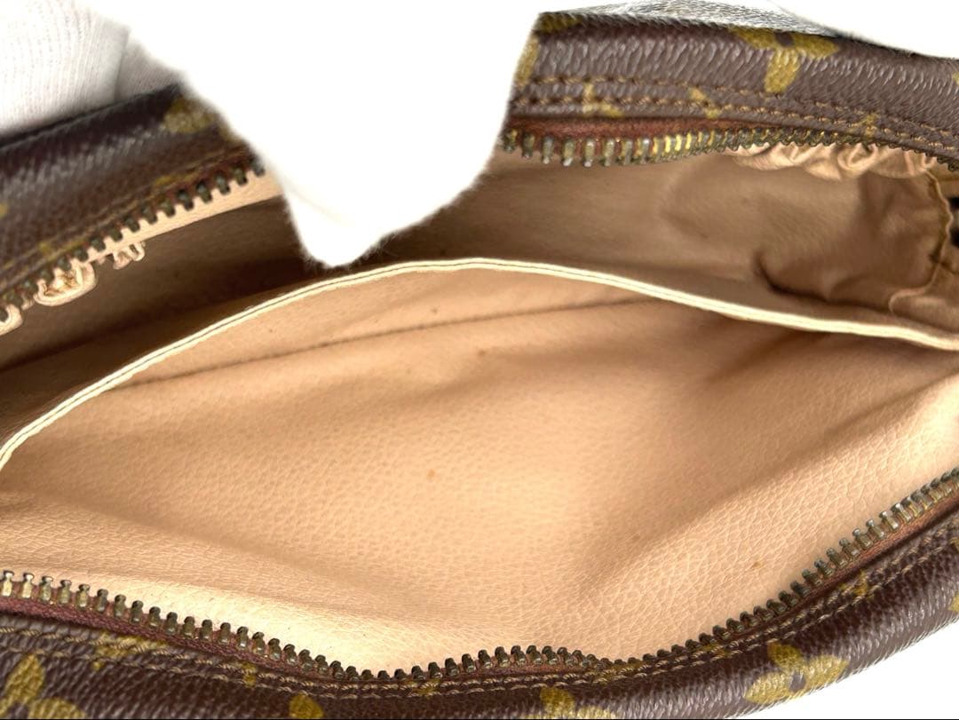 Louis Vuitton Pouch 23
