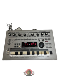 Roland Rhythm Machine Mc-303 Groovebox