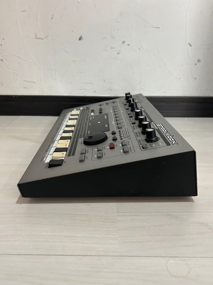 Roland Rhythm Machine Mc-303 Groovebox