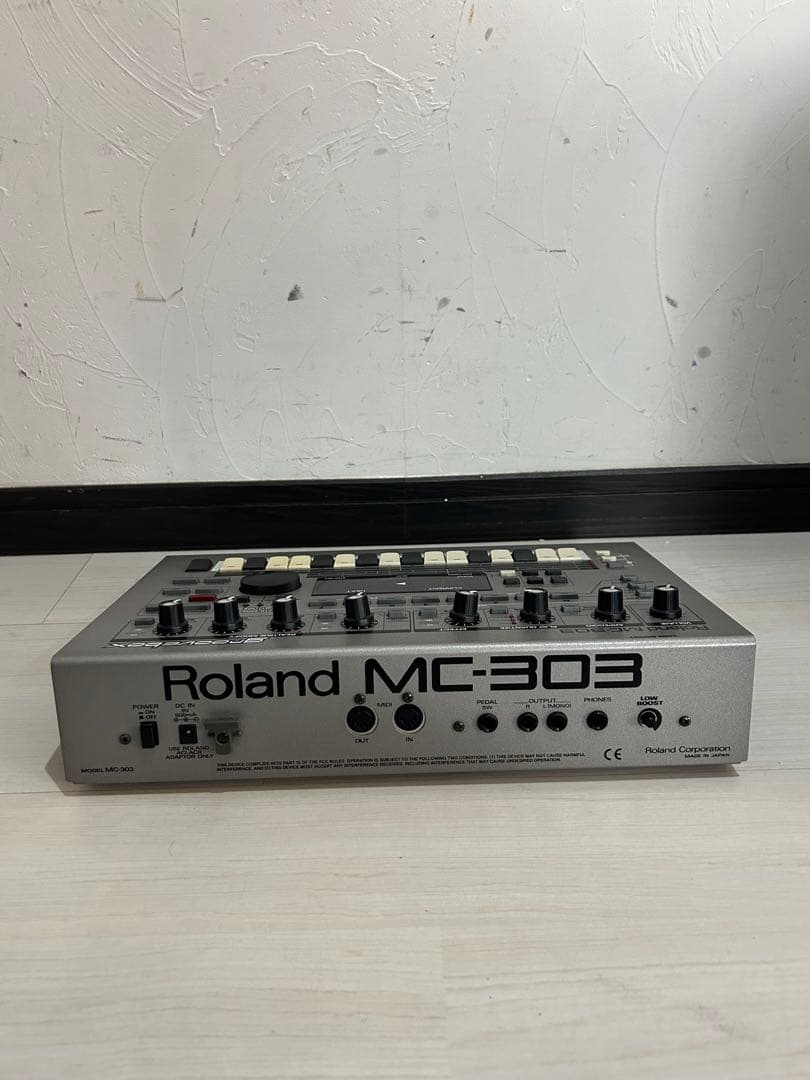 Roland Rhythm Machine Mc-303 Groovebox