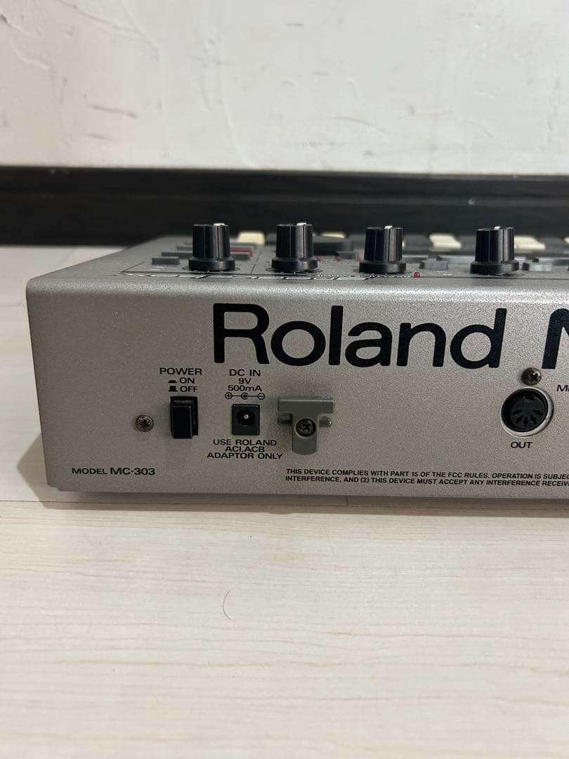 Roland Rhythm Machine Mc-303 Groovebox