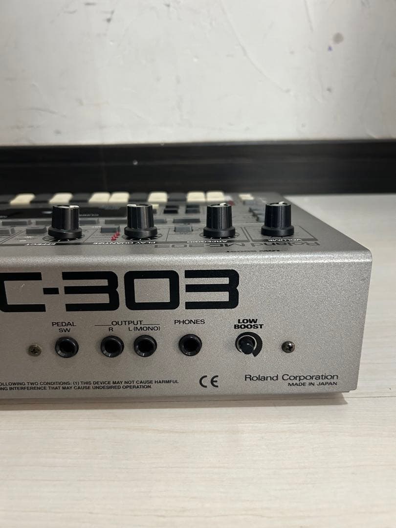 Roland Rhythm Machine Mc-303 Groovebox