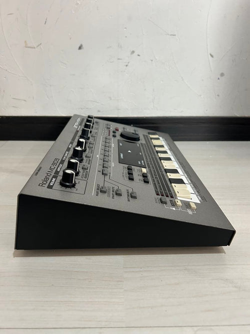 Roland Rhythm Machine Mc-303 Groovebox