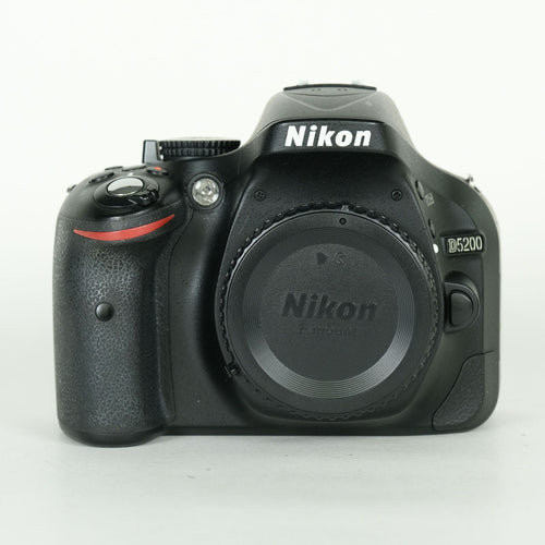 Nikon Digital Slr 20,051 2 D5200 F