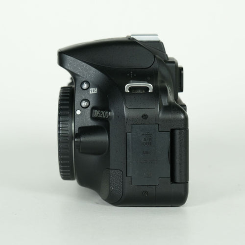 Nikon Digital Slr 20,051 2 D5200 F