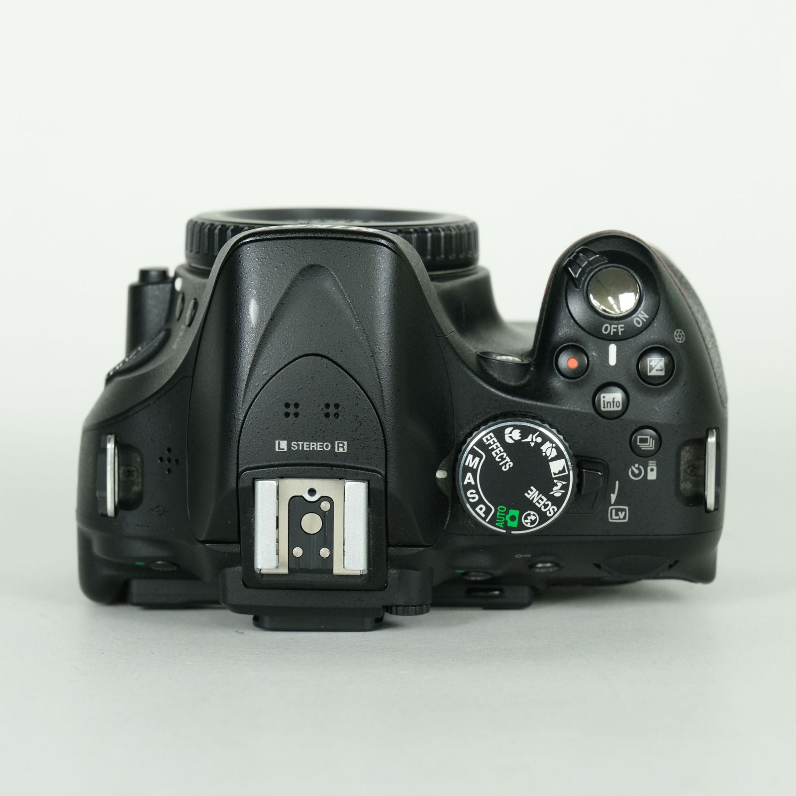 Nikon Digital Slr 20,051 2 D5200 F