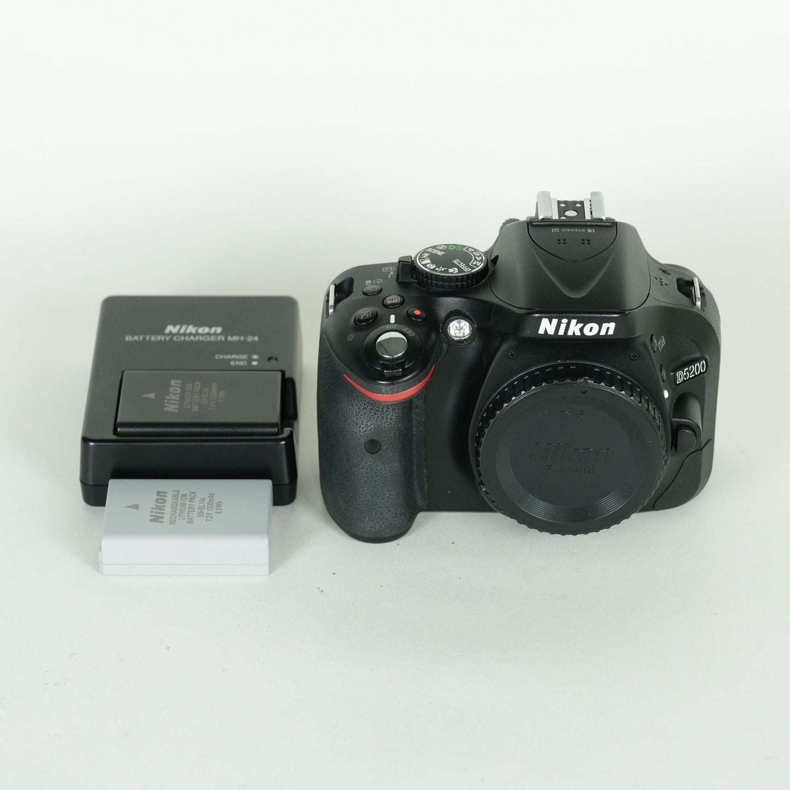 Nikon Digital Slr 20,051 2 D5200 F