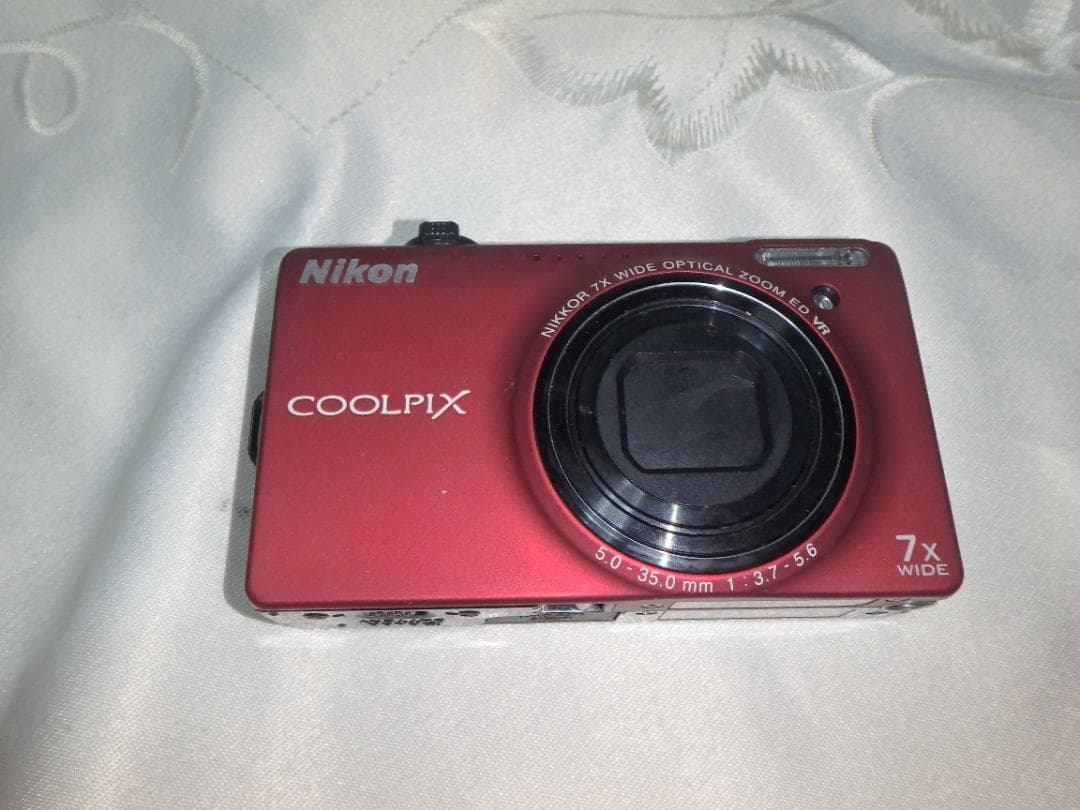 Nikon Compact Digital Cameras S6000 Coolpix