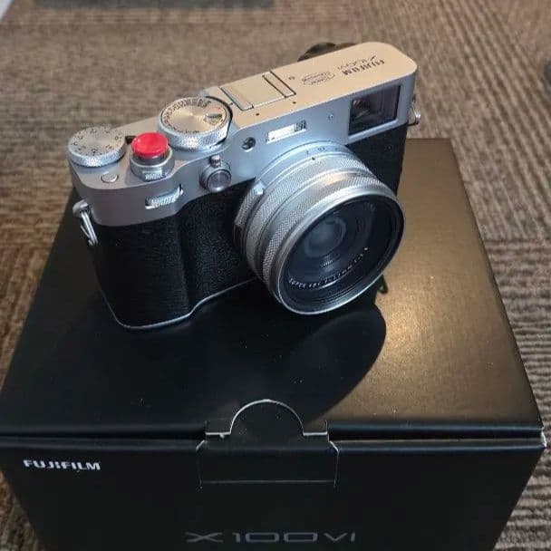 Fujifilm Mirrorless Interchangeable Lens Cameras X100Vi 4600