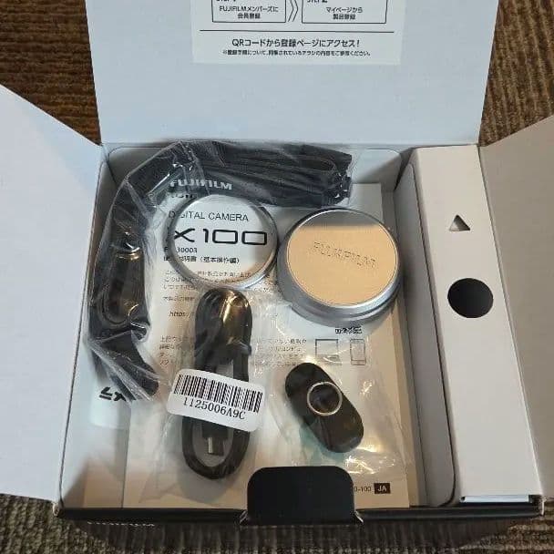 Fujifilm Mirrorless Interchangeable Lens Cameras X100Vi 4600