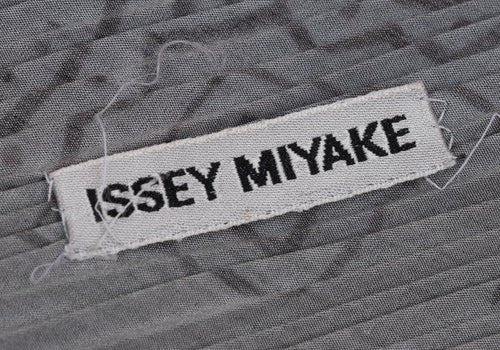 Issey Miyake Stall Shawl