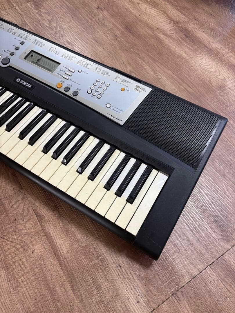 Yamaha Keyboard Electronic Piano Psr-E203