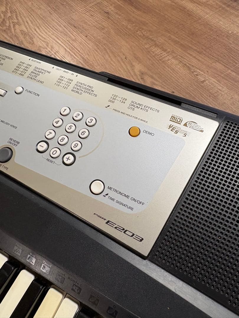 Yamaha Keyboard Electronic Piano Psr-E203