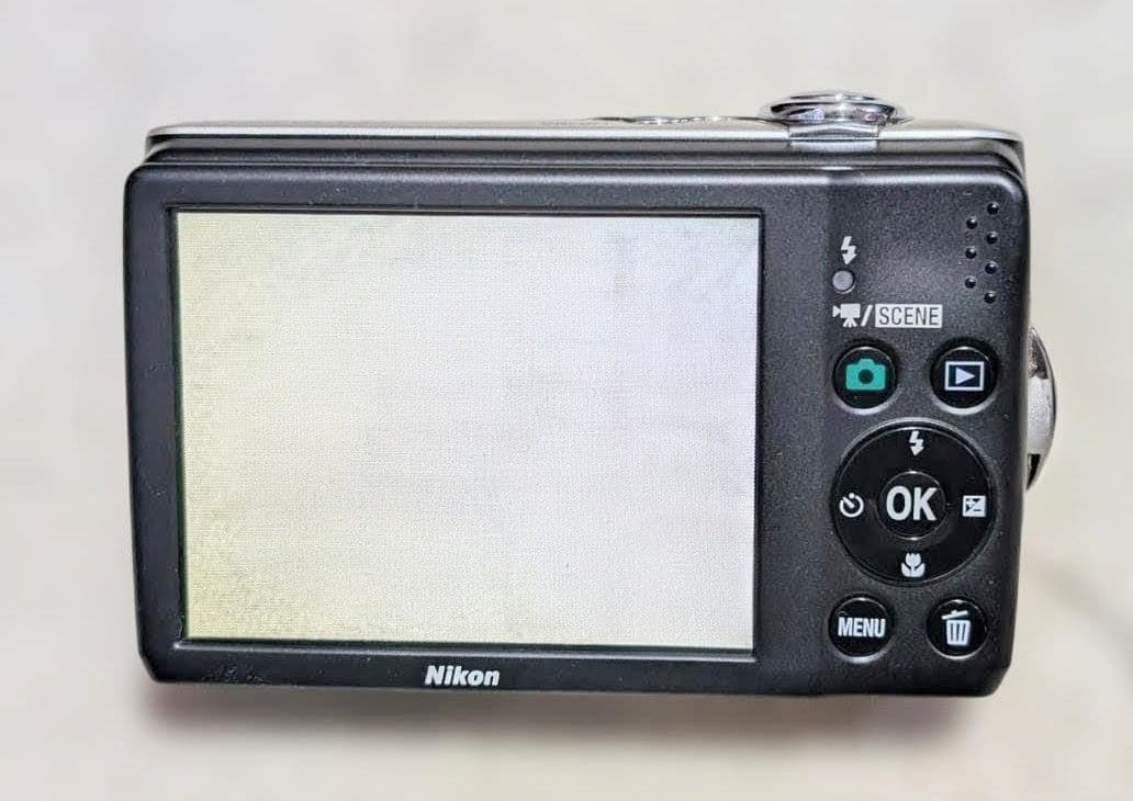 Nikon Compact Digital Camera Coolpix L22 3