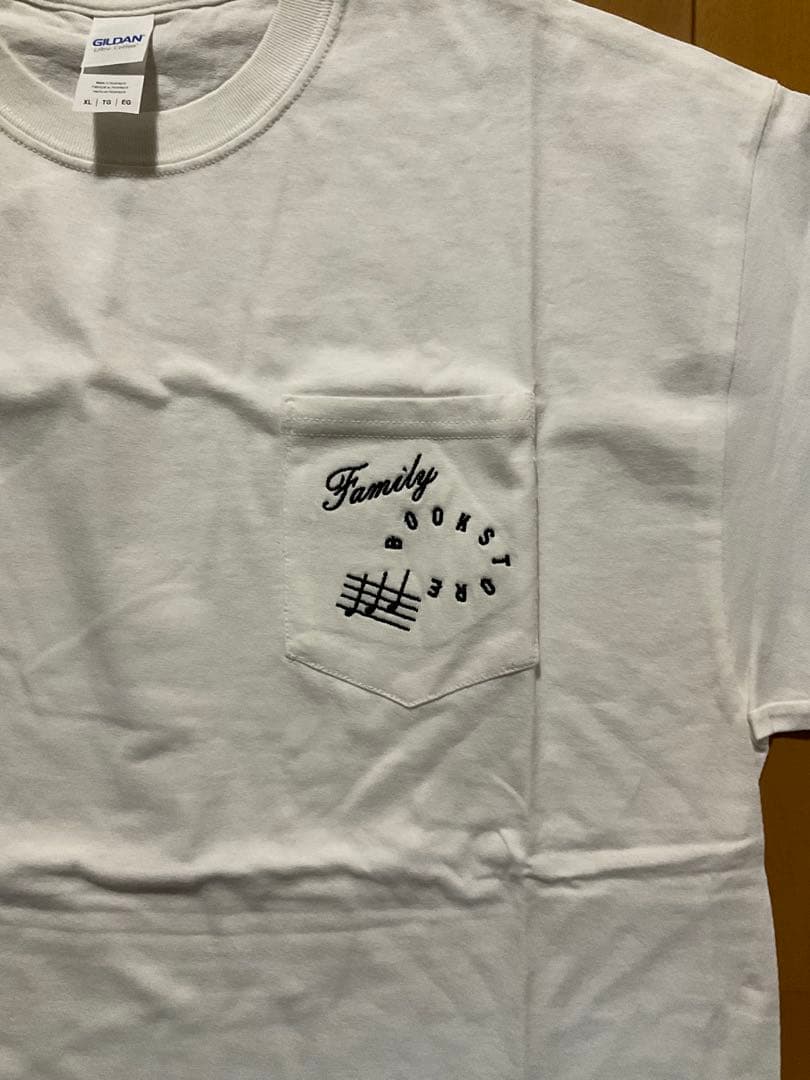 T -Shirt Family Bookstore T-Shirt L