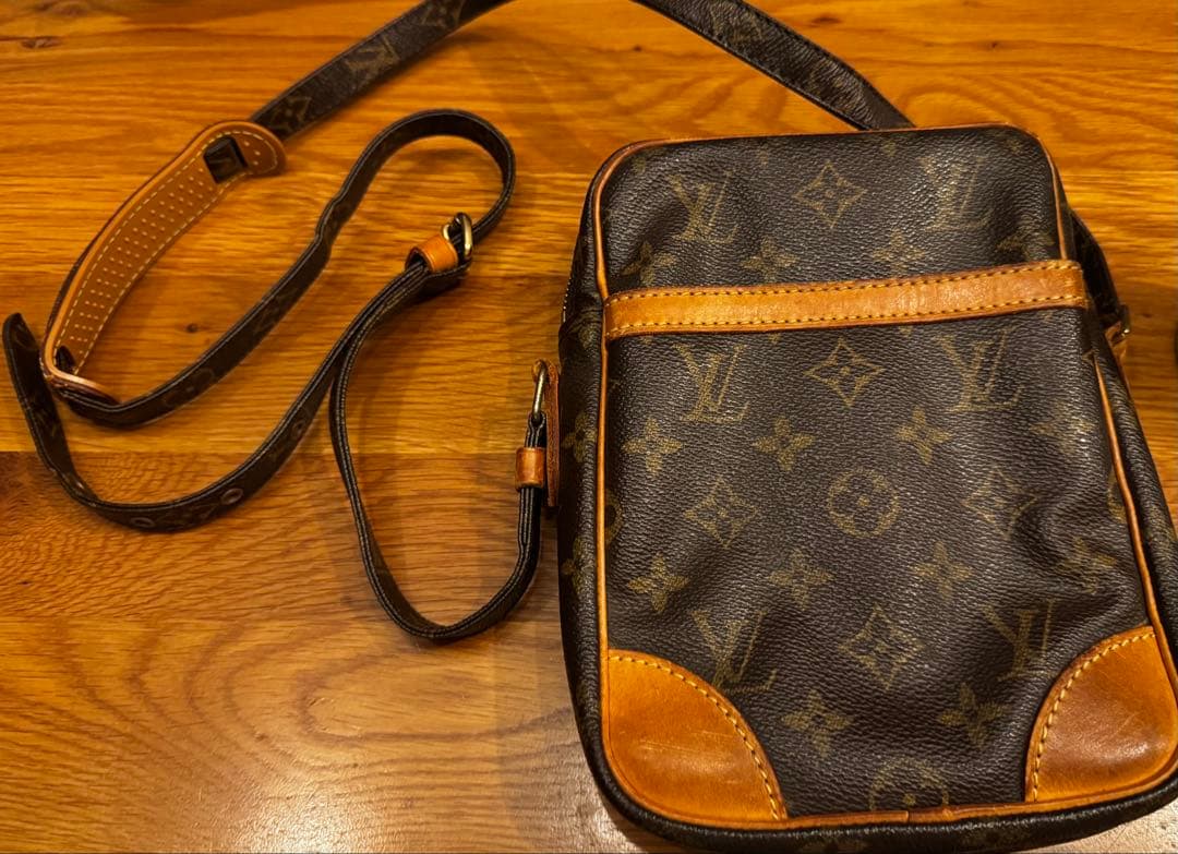 Louis Vuitton Shoulder Bags