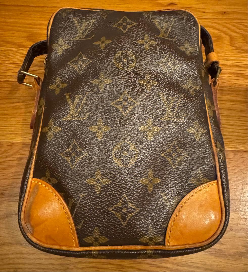 Louis Vuitton Shoulder Bags