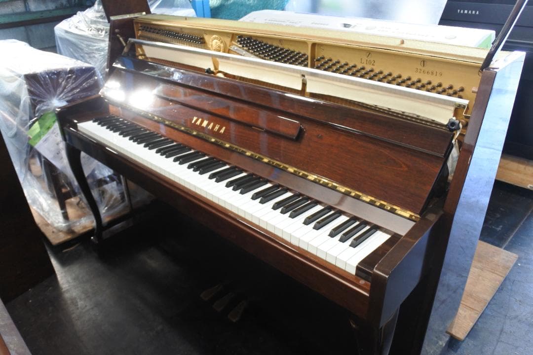 Yamaha Upright Pianos L102