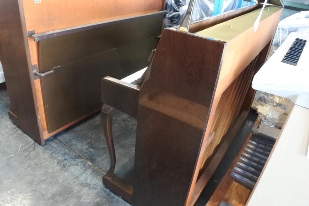 Yamaha Upright Pianos L102