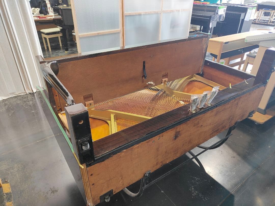 Yamaha Upright Pianos L102