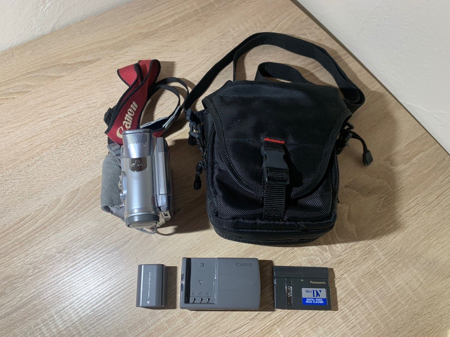 Compact Digital Camera 1140 Canon Dm-Ixy Dv M3