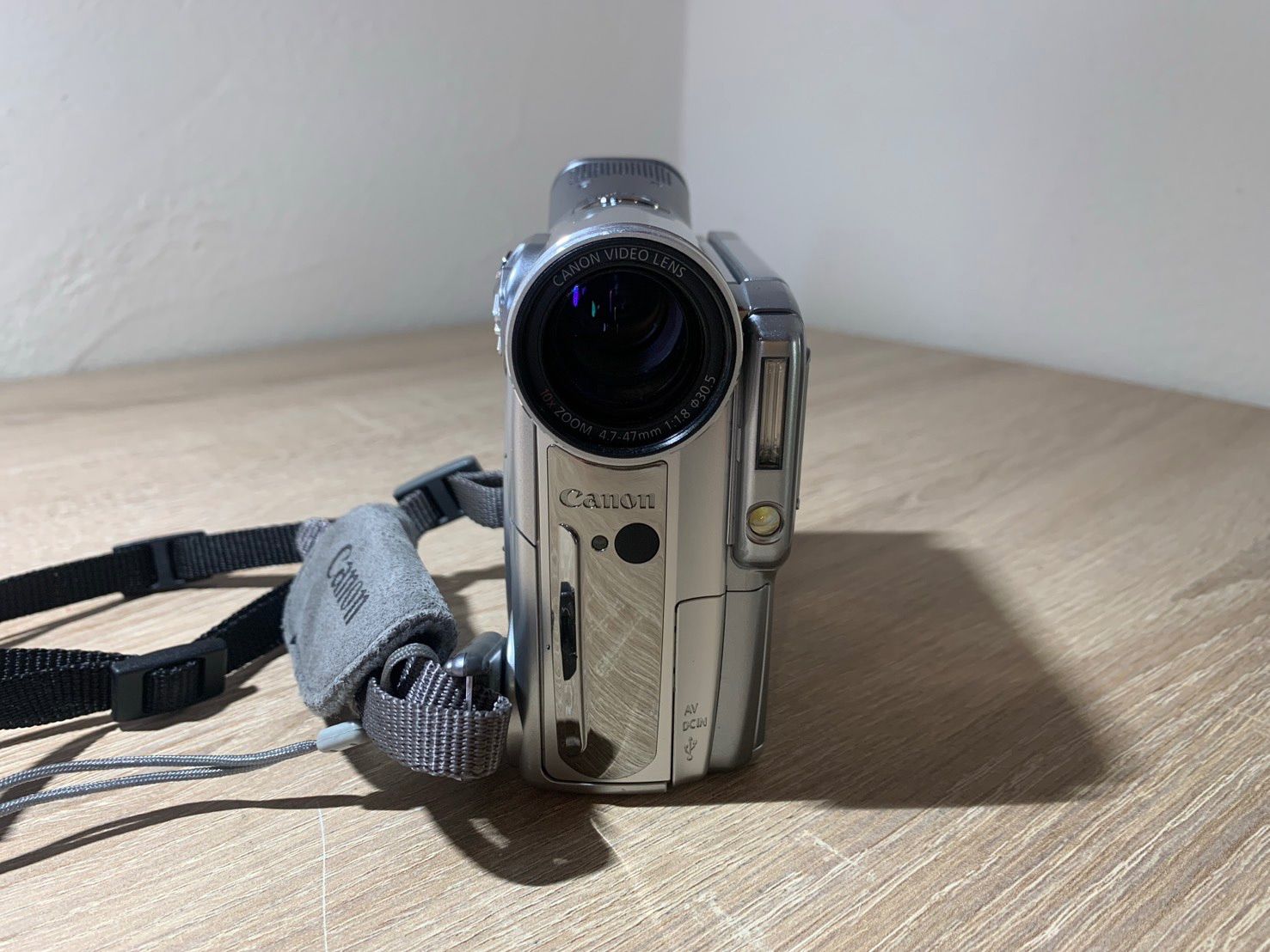 Compact Digital Camera 1140 Canon Dm-Ixy Dv M3