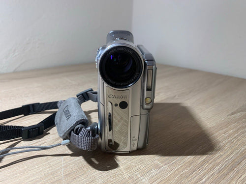 Compact Digital Camera 1140 Canon Dm-Ixy Dv M3