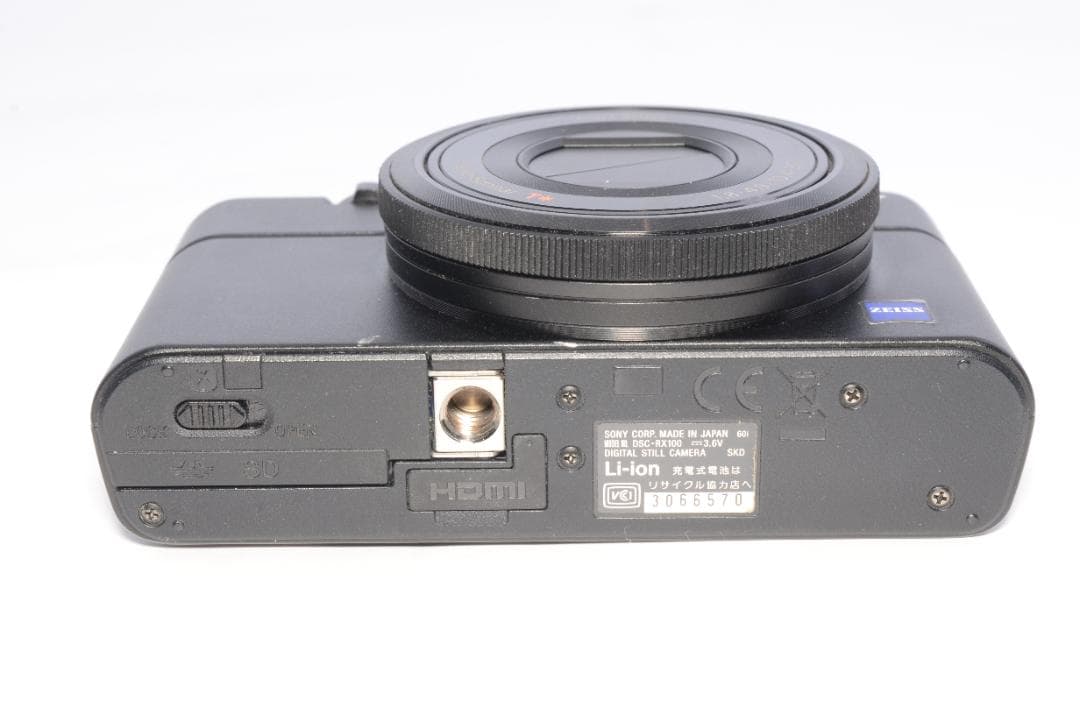 Sony Compact Digital Camera Cyber-Shot Dsc-Rx100