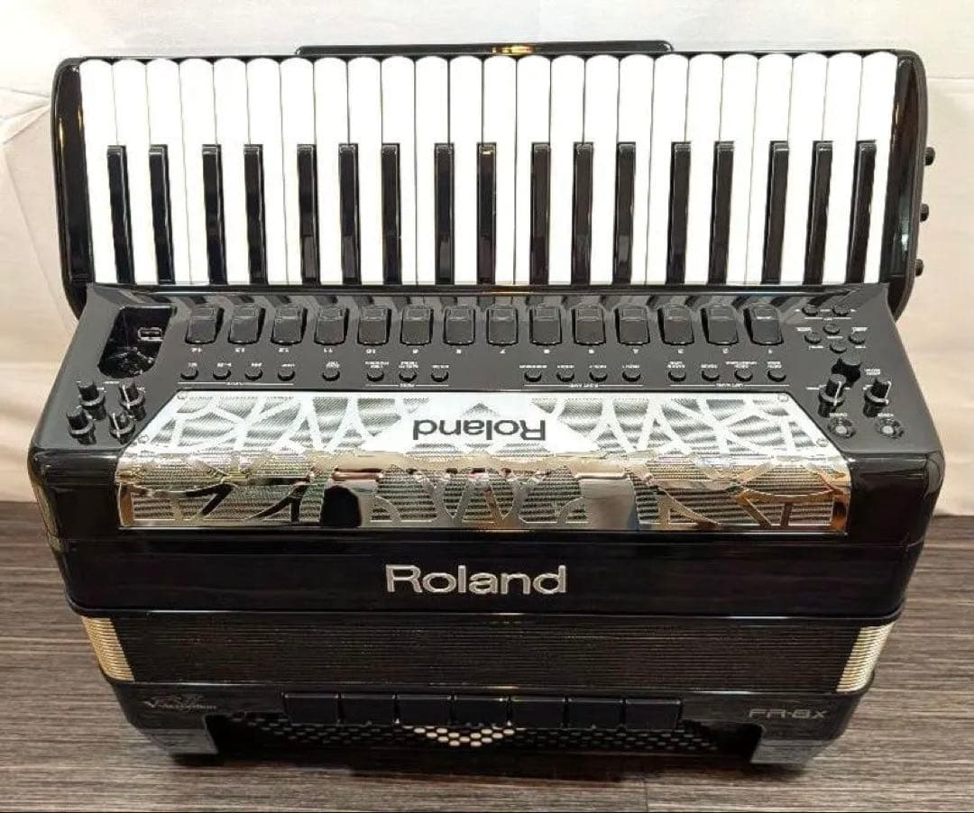 Roland Accordions V-Accordion Fr-8X 1