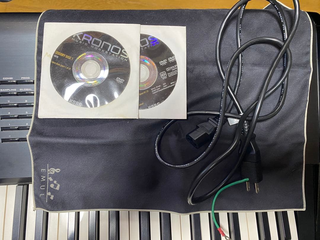 Keyboard Instruments Korg Kronos 73
