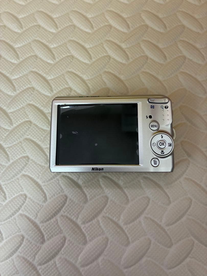 Compact Digital Camera Nikon& Coolpix L20