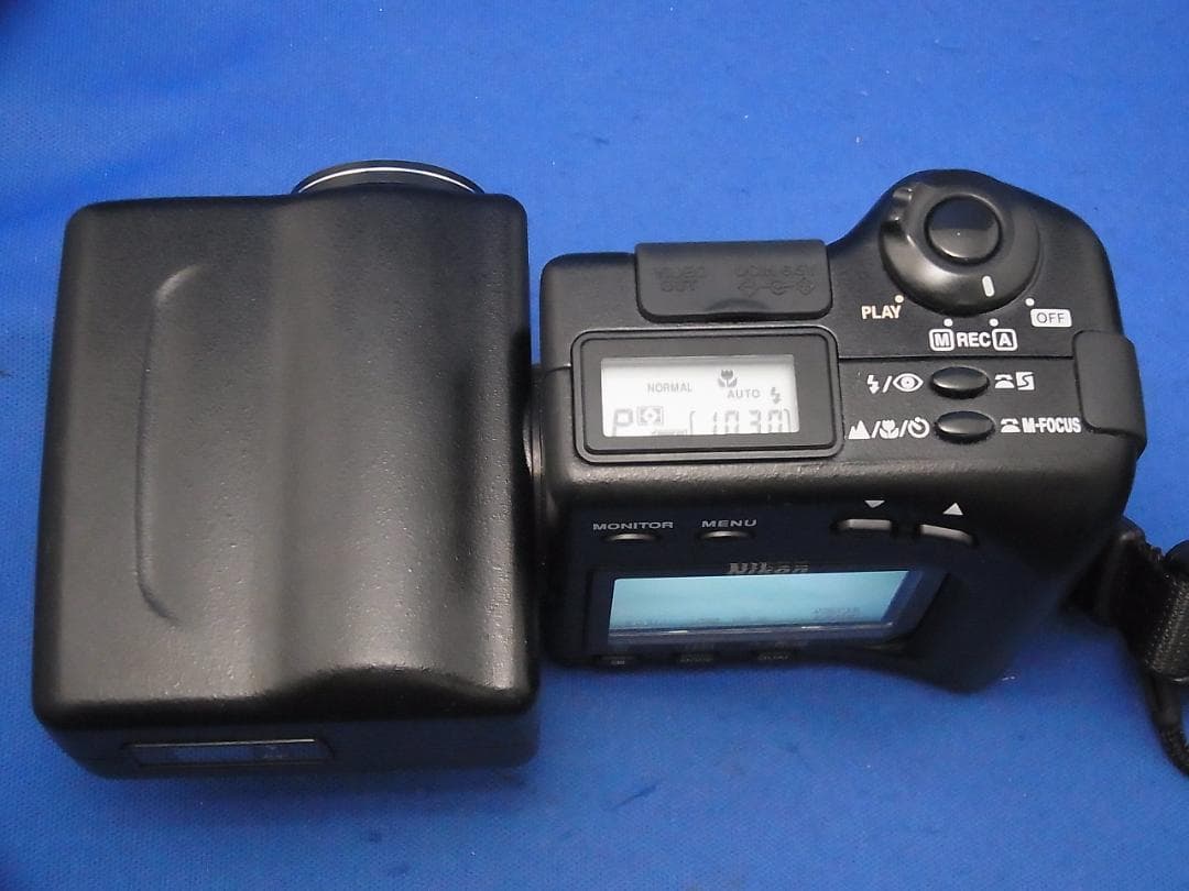 Nikon Compact Digital Camera #3919 Coolpix 950 1999