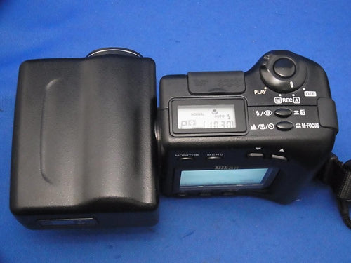Nikon Compact Digital Camera #3919 Coolpix 950 1999