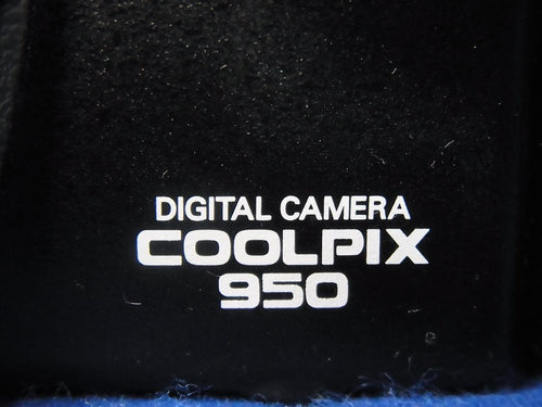 Nikon Compact Digital Camera #3919 Coolpix 950 1999