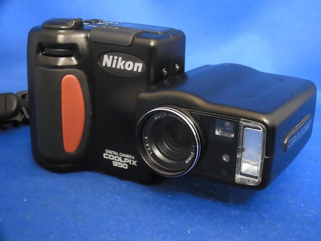 Nikon Compact Digital Camera #3919 Coolpix 950 1999