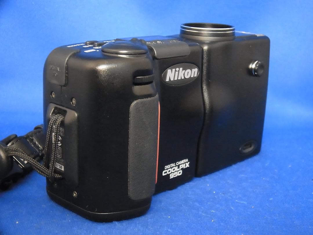 Nikon Compact Digital Camera #3919 Coolpix 950 1999