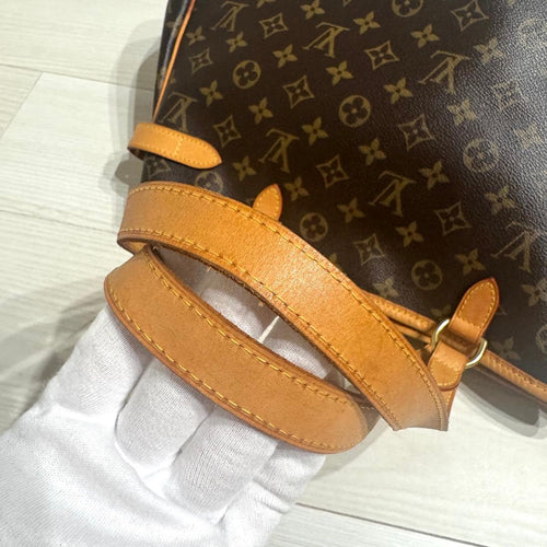 Louis Vuitton Tote Bags M51154