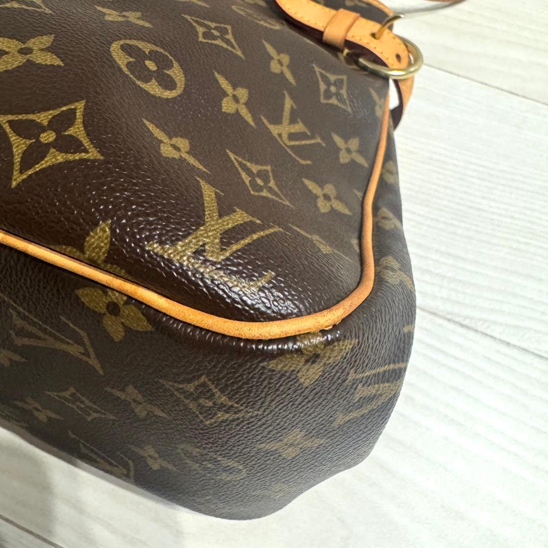 Louis Vuitton Tote Bags M51154