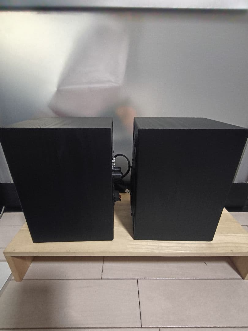 Edifier Speaker R1100