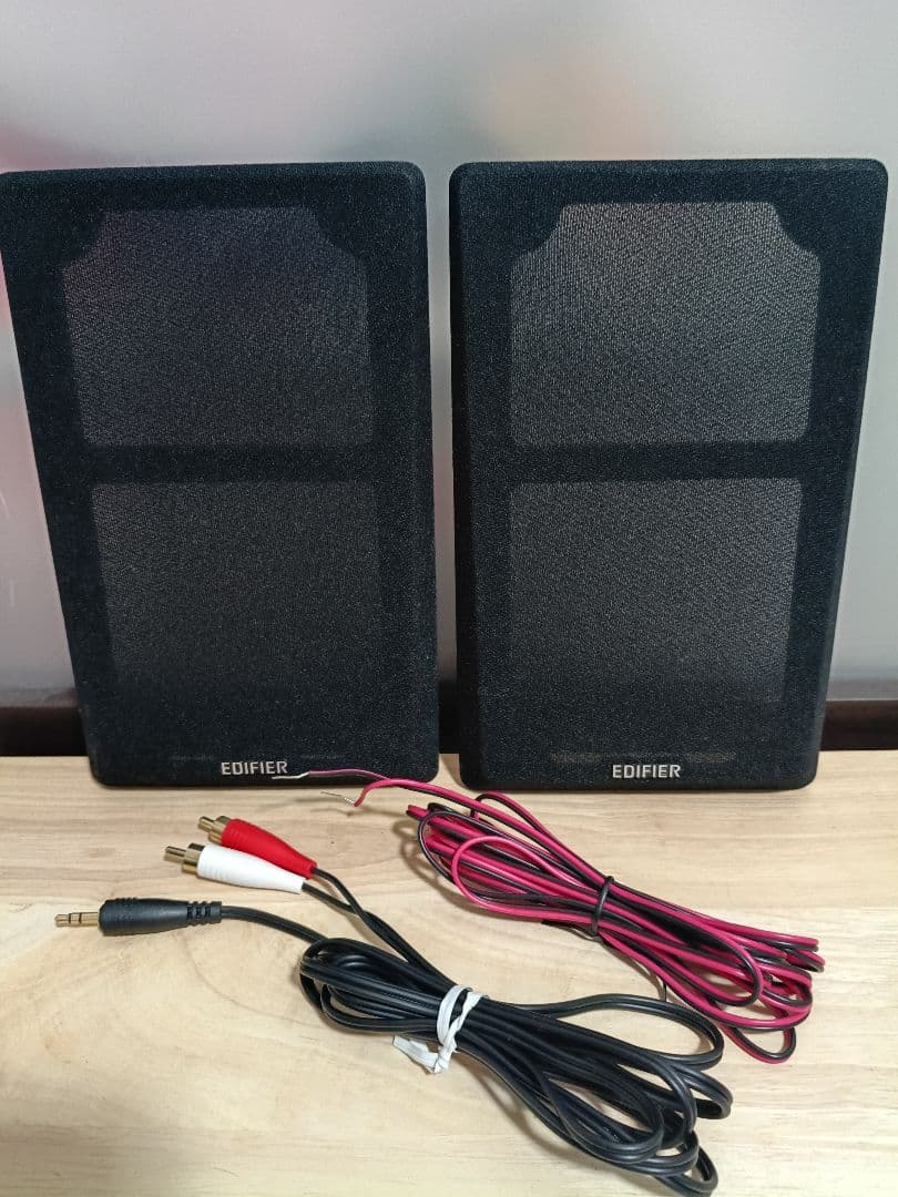 Edifier Speaker R1100