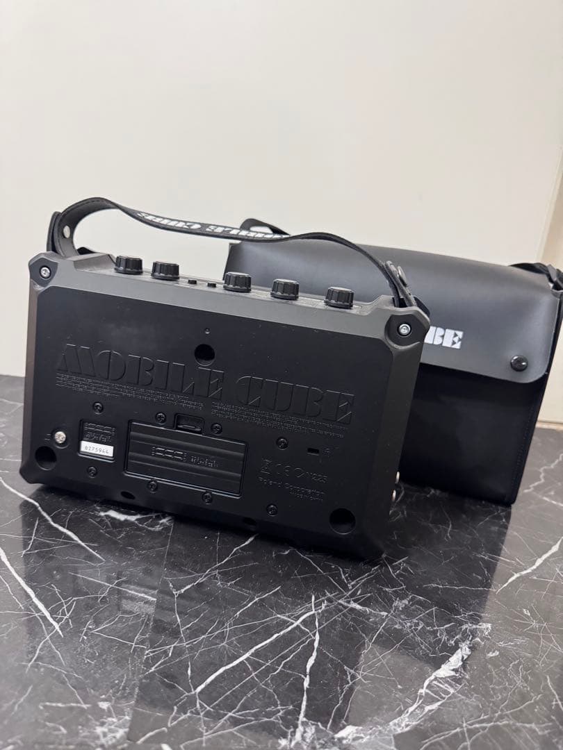 Guitar Amplifiers Roland Mobile Cube