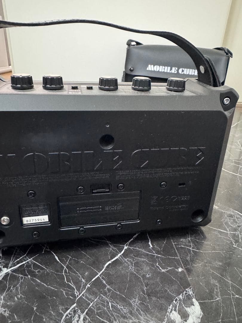 Guitar Amplifiers Roland Mobile Cube