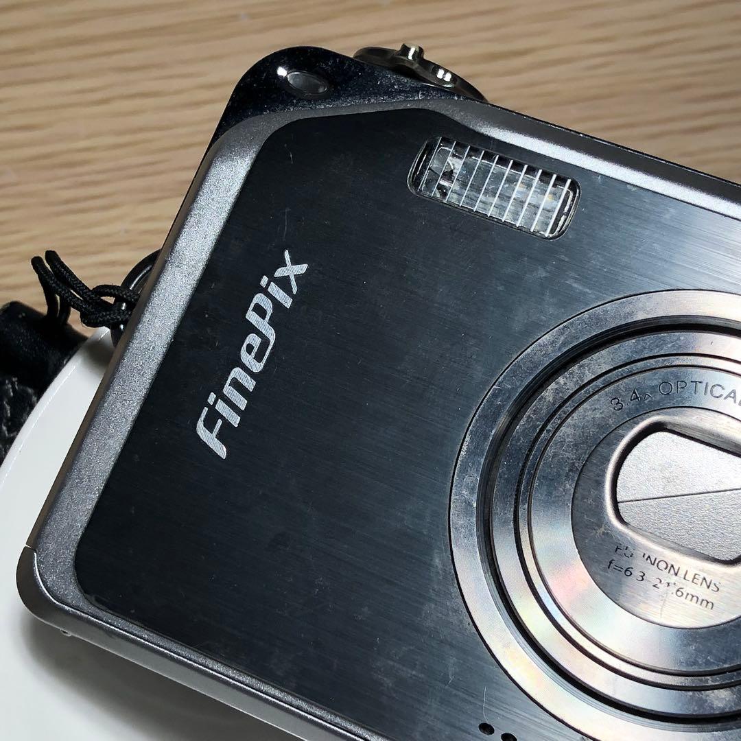 Appareils photo numériques compacts Fujifilm Finepix V10